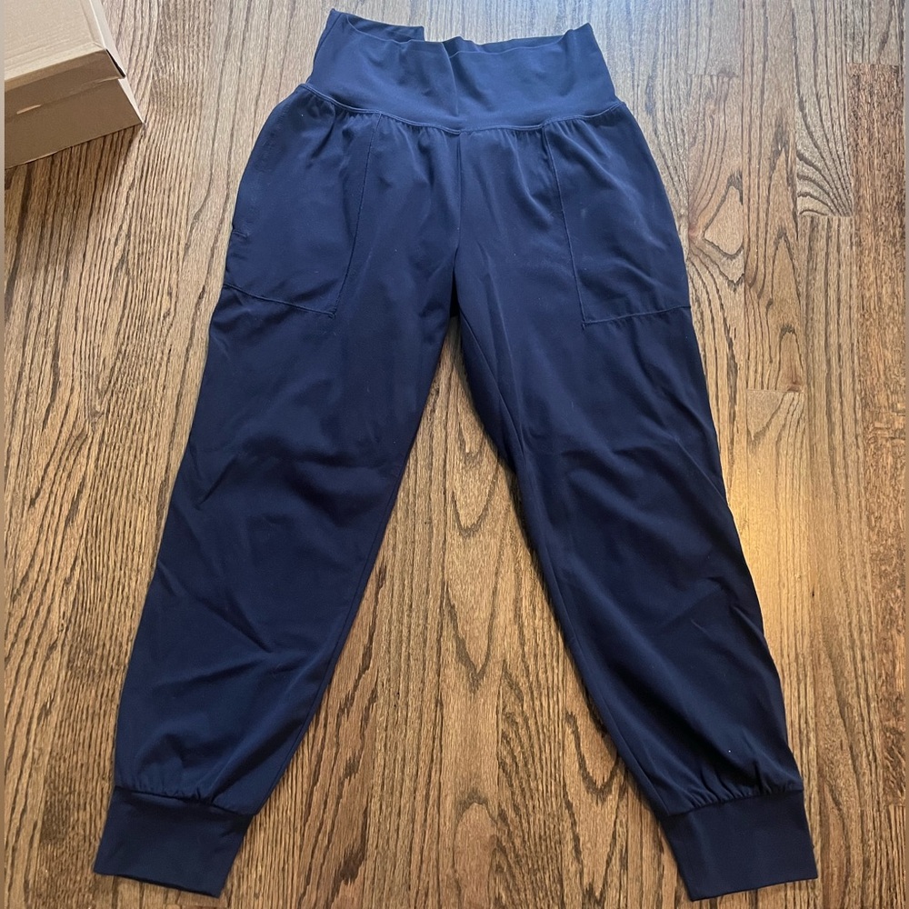 Athleta Dark Blue Joggers (salutation in powervida)